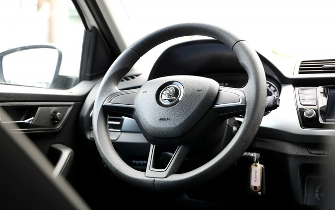 Skoda Fabia cena 46900 przebieg: 96030, rok produkcji 2020 z Sandomierz małe 301